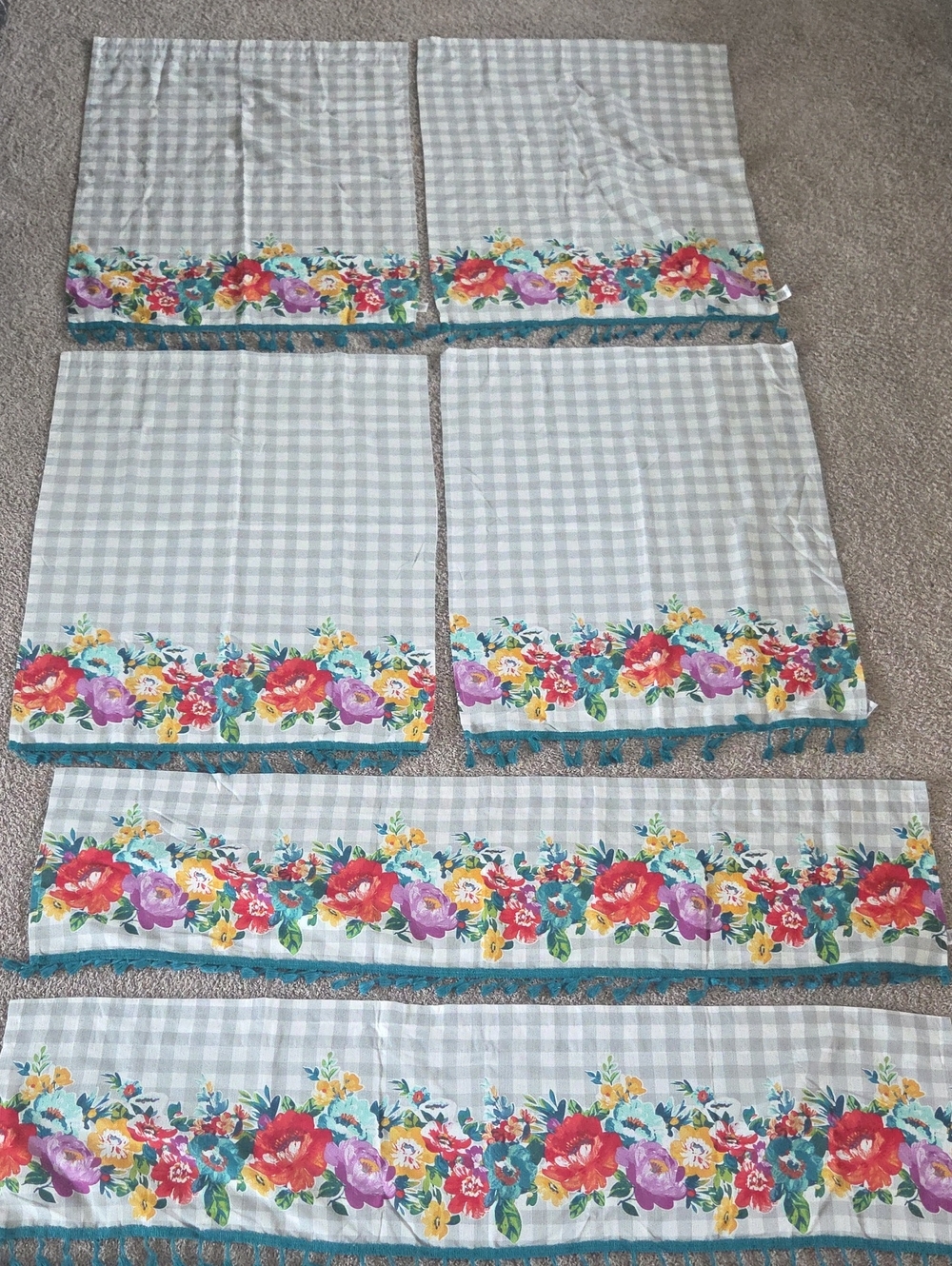 Nwot. The Pioneer Woman Kitchen Curtain Tiers And Valances.